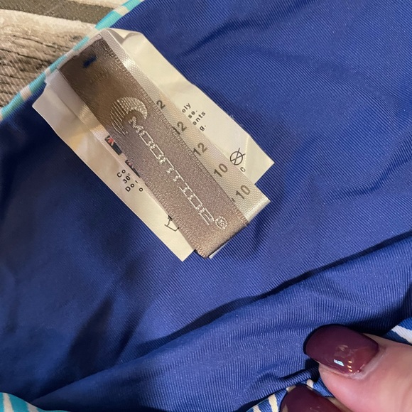 Bikini - Picture 3 of 4